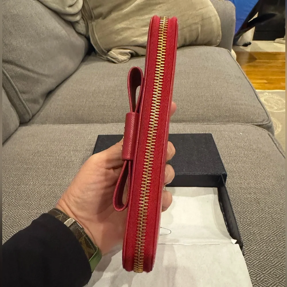 Prada - Saffiano Leather Pink (Peonia) Bow Detail Zippered Wallet - EXCELLENT - Picture 11 of 15